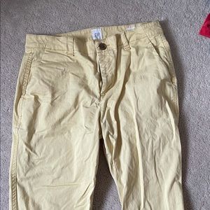 BRAND NEW!! GAP Stretch Twill Girlfriend Khakis in Yellow